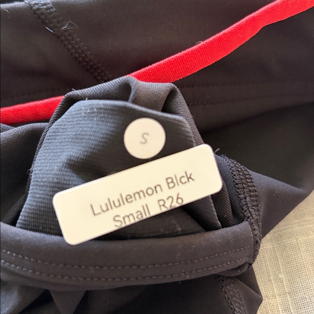 R26, Pre Love Lululemon Capri Pants Black,